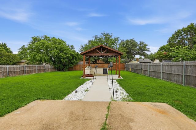 6536 Windrock, Watauga, TX 76148