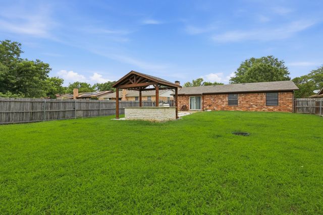 6536 Windrock, Watauga, TX 76148