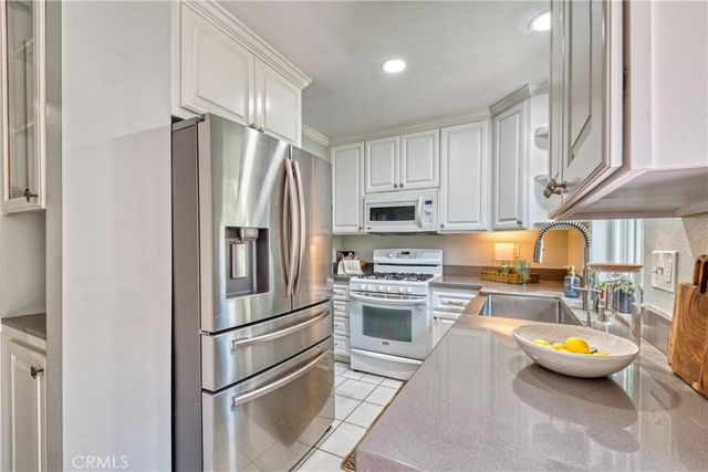 25 Sand Dollar Court 19, Newport Beach, CA 92663