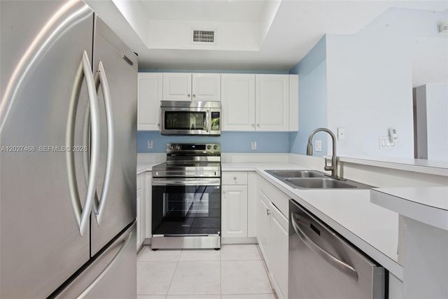10180 SW 88th Street 403, Miami, FL 33176