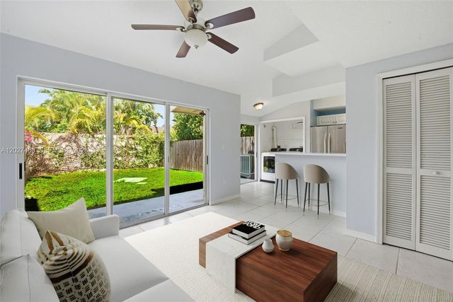10180 SW 88th Street 403, Miami, FL 33176