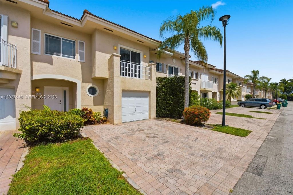10180 SW 88th Street 403, Miami, FL 33176