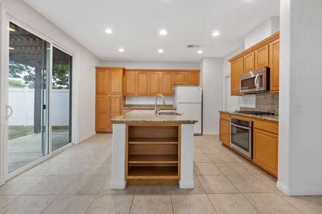 8214 Prentice Hall Drive, Bakersfield, CA 93311