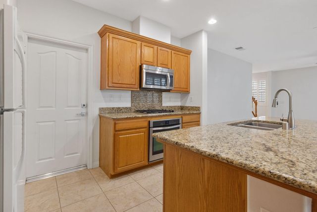 8214 Prentice Hall Drive, Bakersfield, CA 93311