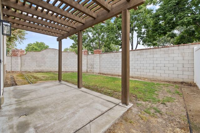 8214 Prentice Hall Drive, Bakersfield, CA 93311