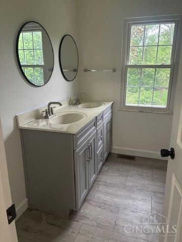 3042 Woodside Drive, Fairfield, OH 45014