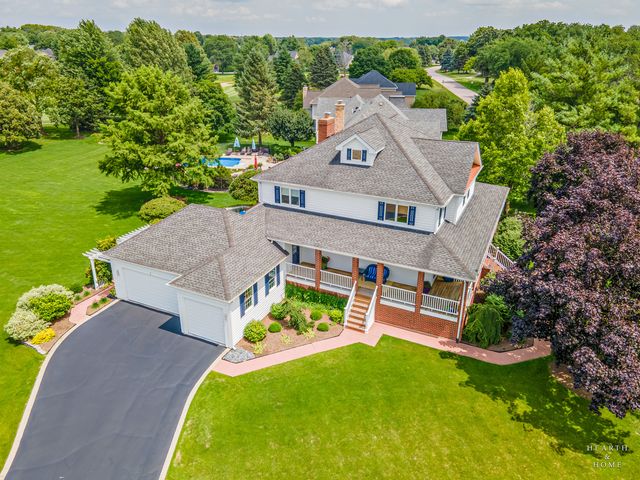 1 Calais Court, Oakwood Hills, IL 60013