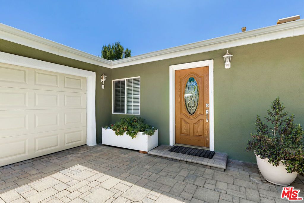 20628 Clark Street, Woodland Hills, CA 91367 — exterior
