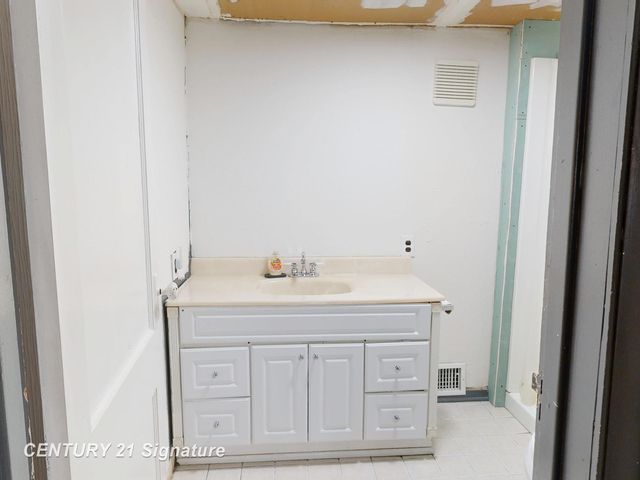 1300 S Wheeler Street, Saginaw, MI 48602