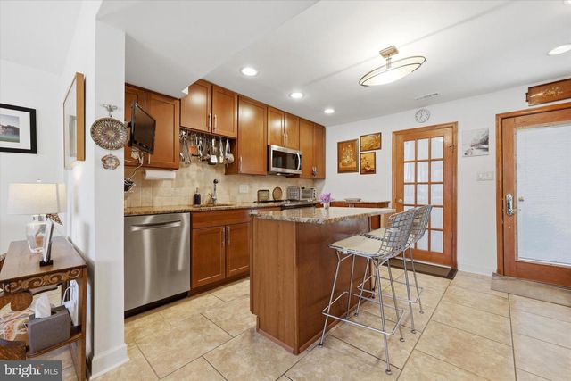 6944 PAWLING ST, Philadelphia, PA 19128