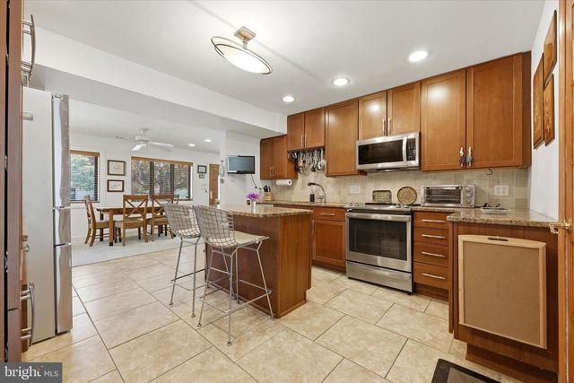 6944 PAWLING ST, Philadelphia, PA 19128