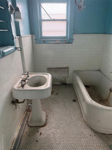 4420 Burns Street, Detroit, MI 48214