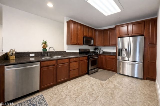 8 Swing Bridge Ln, South Bound Brook Boro, NJ 08880