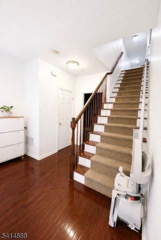 8 Swing Bridge Ln, South Bound Brook Boro, NJ 08880