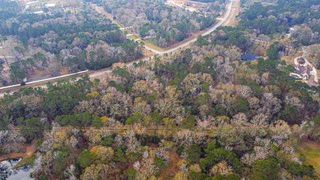 235 Lake Commons Court, Huffman, TX 77336