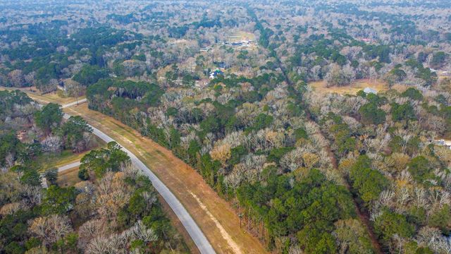 235 Lake Commons Court, Huffman, TX 77336