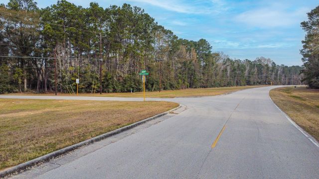 235 Lake Commons Court, Huffman, TX 77336