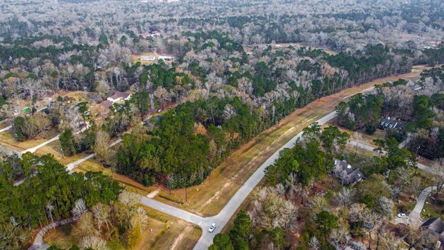 235 Lake Commons Court, Huffman, TX 77336