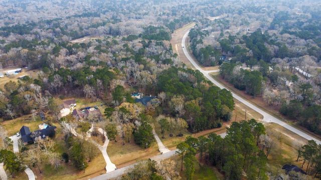 235 Lake Commons Court, Huffman, TX 77336