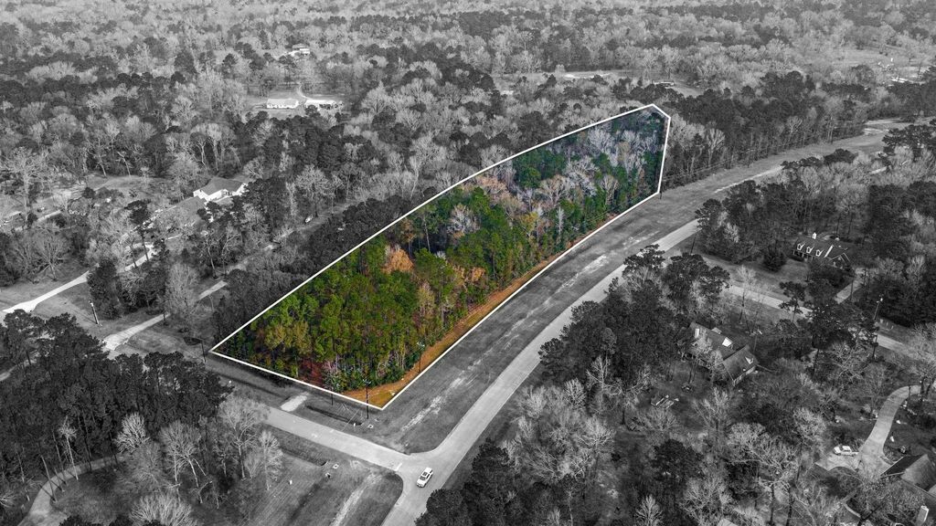 235 Lake Commons Court, Huffman, TX 77336