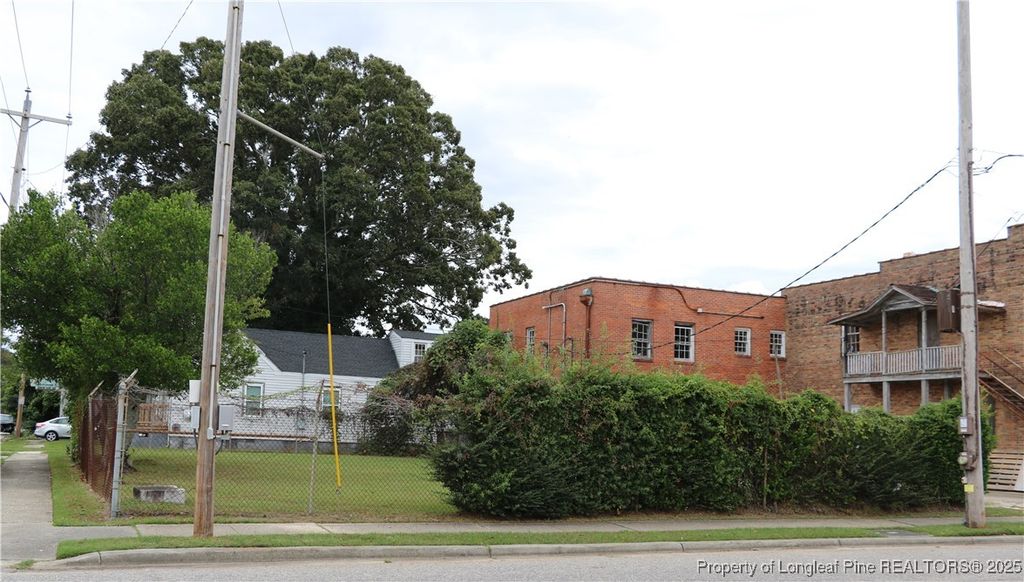 304 N Walnut Street, Lumberton, NC 28358 — photo 10