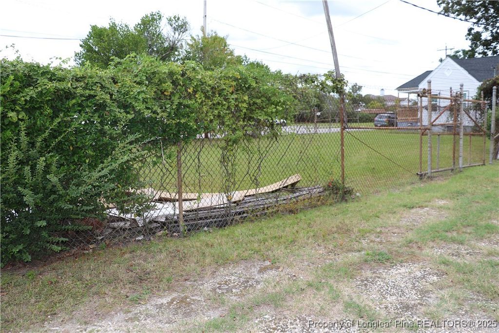 304 N Walnut Street, Lumberton, NC 28358 — photo 12