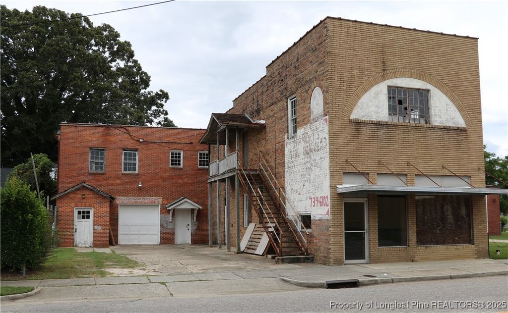 304 N Walnut Street, Lumberton, NC 28358 — photo 2