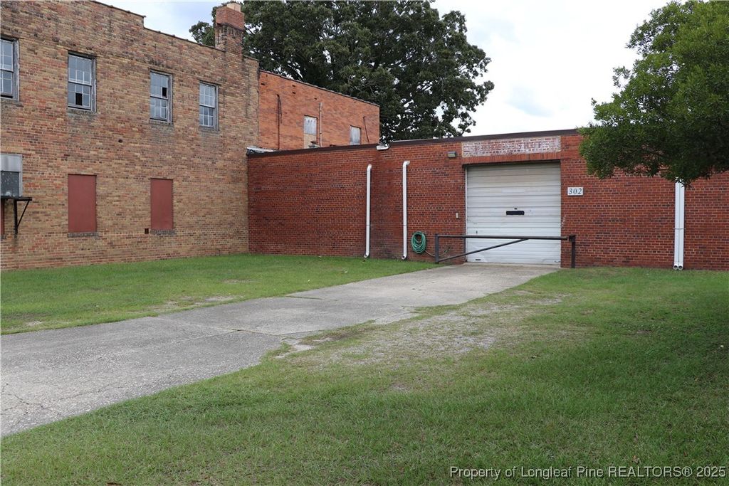 304 N Walnut Street, Lumberton, NC 28358 — photo 3