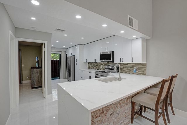 456 SE 14th Street, Dania Beach, FL 33004