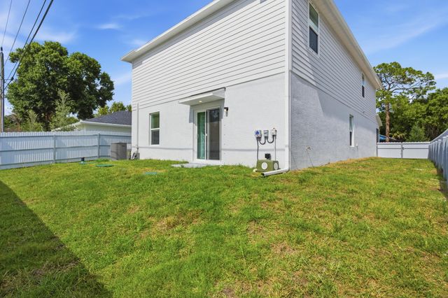 2405 88th Avenue, Vero Beach, FL 32966