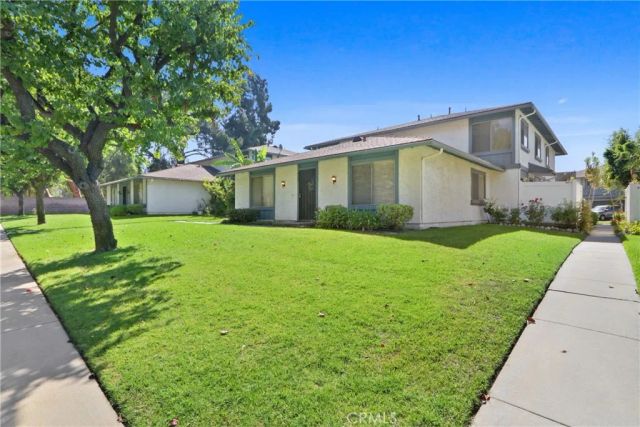 848 W Sierra Madre Avenue 1, Azusa, CA 91702