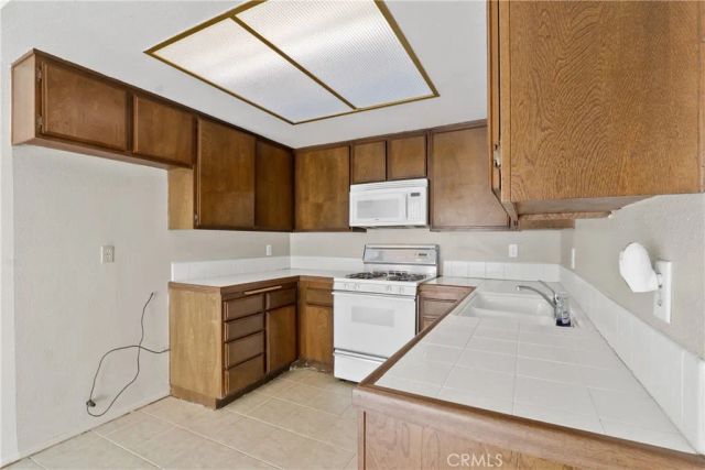 848 W Sierra Madre Avenue 1, Azusa, CA 91702