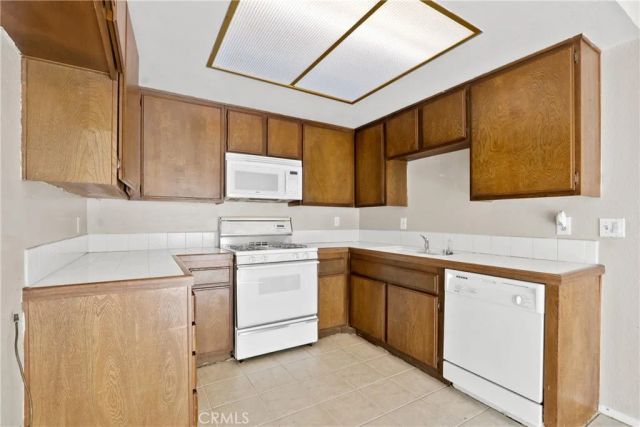 848 W Sierra Madre Avenue 1, Azusa, CA 91702