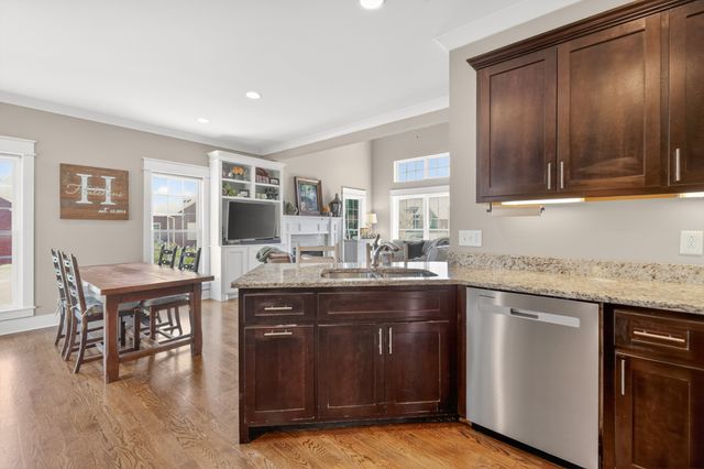 1825 Walking Dr, Murfreesboro, TN 37130