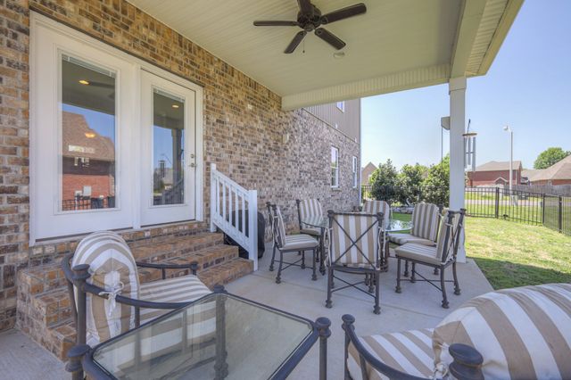 1825 Walking Dr, Murfreesboro, TN 37130