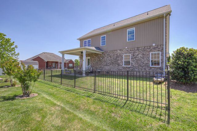 1825 Walking Dr, Murfreesboro, TN 37130