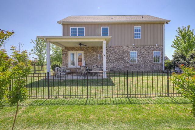 1825 Walking Dr, Murfreesboro, TN 37130