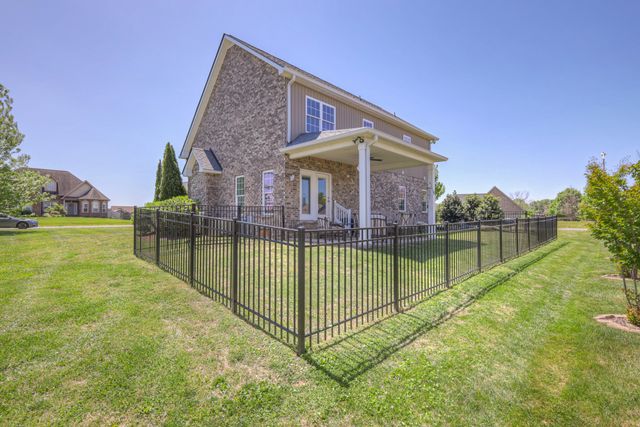 1825 Walking Dr, Murfreesboro, TN 37130