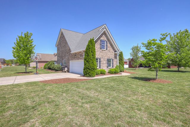 1825 Walking Dr, Murfreesboro, TN 37130