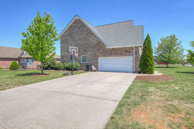 1825 Walking Dr, Murfreesboro, TN 37130