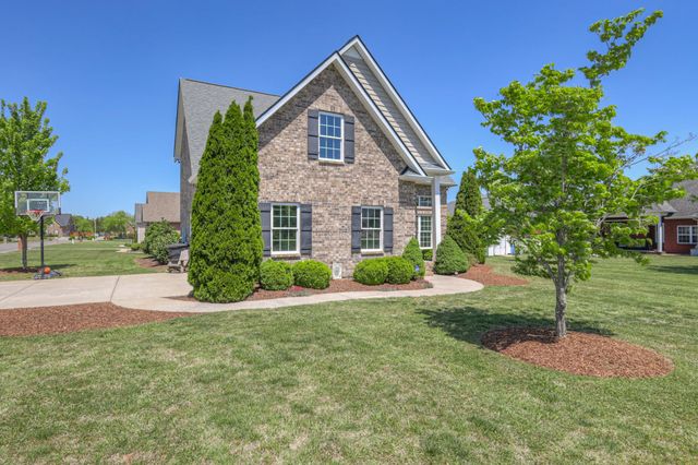 1825 Walking Dr, Murfreesboro, TN 37130