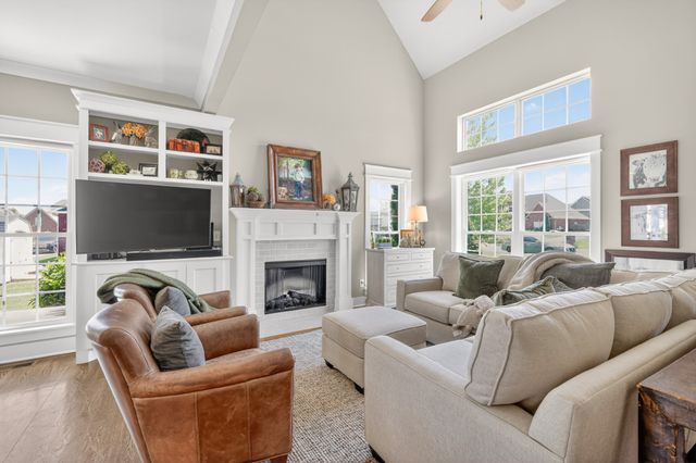1825 Walking Dr, Murfreesboro, TN 37130