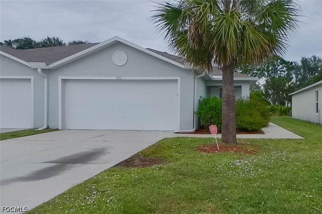 9131 Aegean CIR, Lehigh Acres, FL 33936