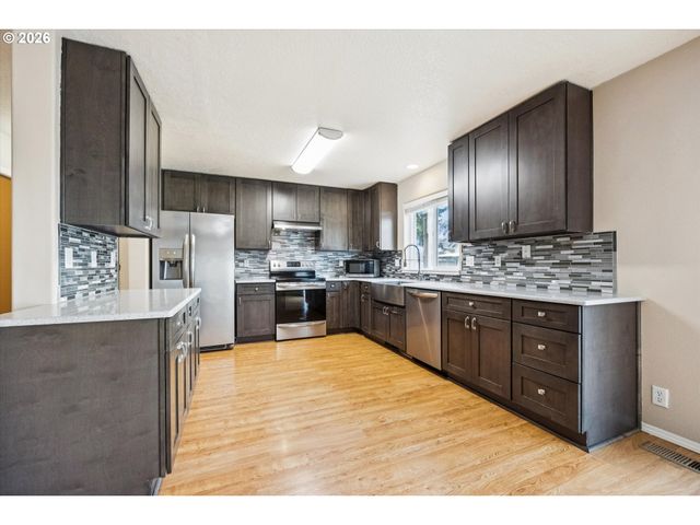 661 Nw CONNELL Ave, Hillsboro, OR 97124