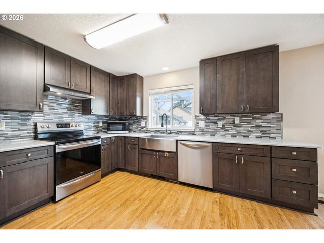 661 Nw CONNELL Ave, Hillsboro, OR 97124