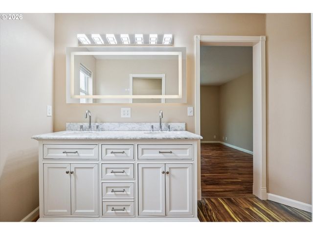 661 Nw CONNELL Ave, Hillsboro, OR 97124