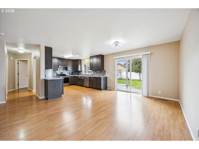 661 Nw CONNELL Ave, Hillsboro, OR 97124