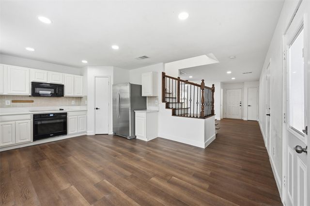 2524 Tan Oak Drive, Dallas, TX 75212