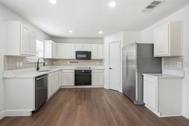 2524 Tan Oak Drive, Dallas, TX 75212