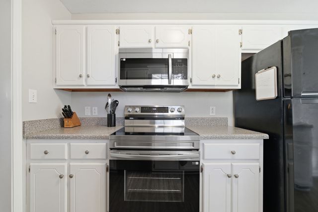 2961 Core Dr, Clarksville, TN 37040